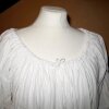 Feine Renaissance-Chemise mit weitem Ausschnitt - Weiß, ca. 115cm Länge, Gr. M/L