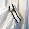 Renaissance-Hemd weiß, mit gesmoktem Kragen & Manschetten, mit schwarzen Kordeln und Messingknöpfen, Kragenweite 42cm